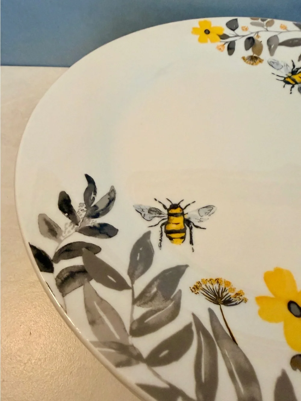 Royal Norfolk Spring Bees Yellow Floral Dinner Plates 10.5”, Set of 4